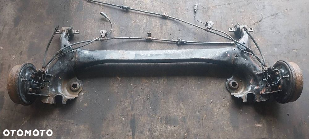 BELKA OŚ ZAWIESZENIA TYŁ BĘBNY Z ABS MITSUBISHI COLT VI HB 5D - 1