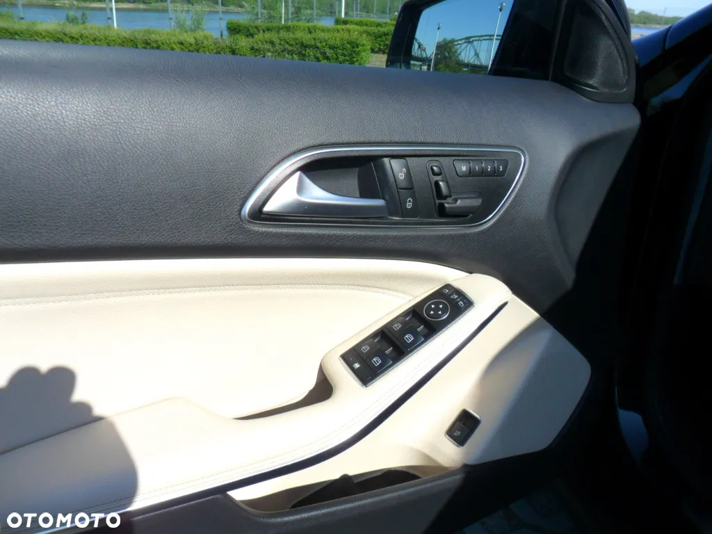 Mercedes-Benz GLA - 15