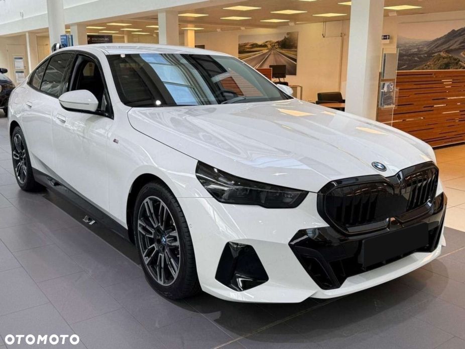 BMW Seria 5 520d xDrive mHEV M Sport - 3