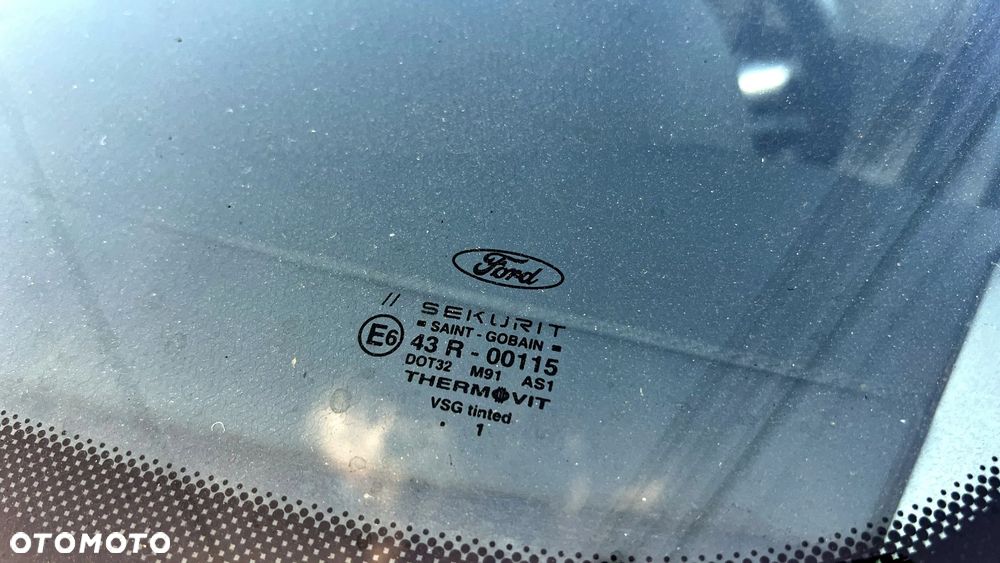 Ford Mondeo 2.5 V6 Ghia - 36