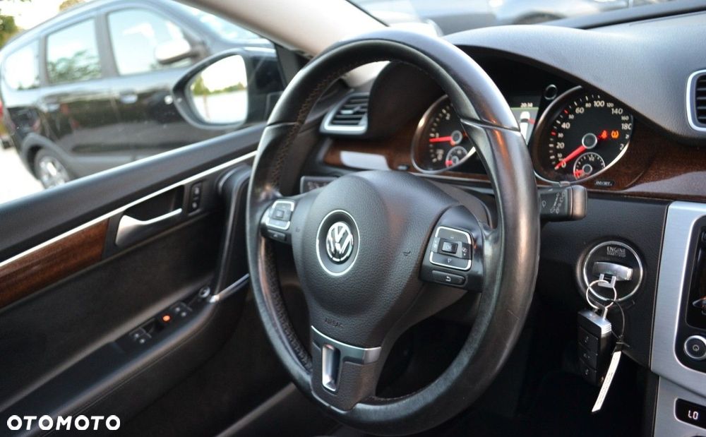 Volkswagen Passat - 35