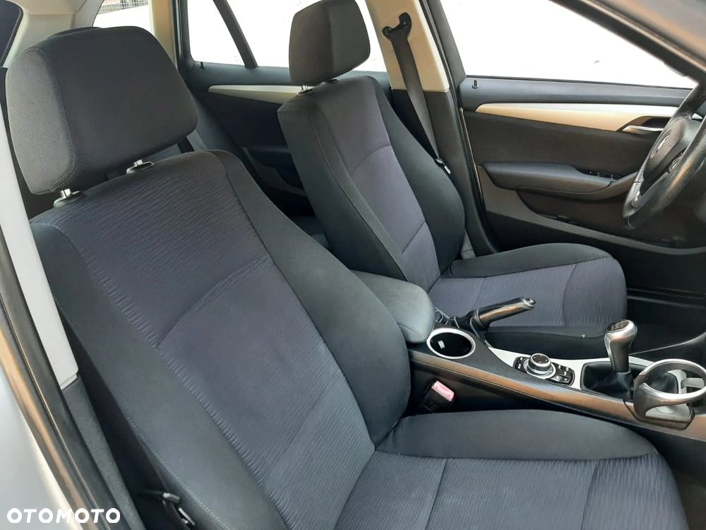 BMW X1 sDrive18d xLine - 32