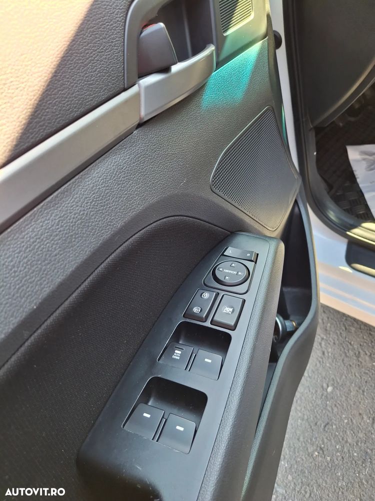 Hyundai Elantra 1.6 MPi Comfort - 11