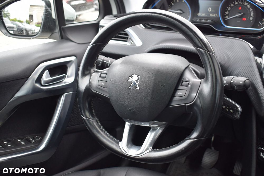 Peugeot 2008 1.2 Pure Tech Allure S&S - 20
