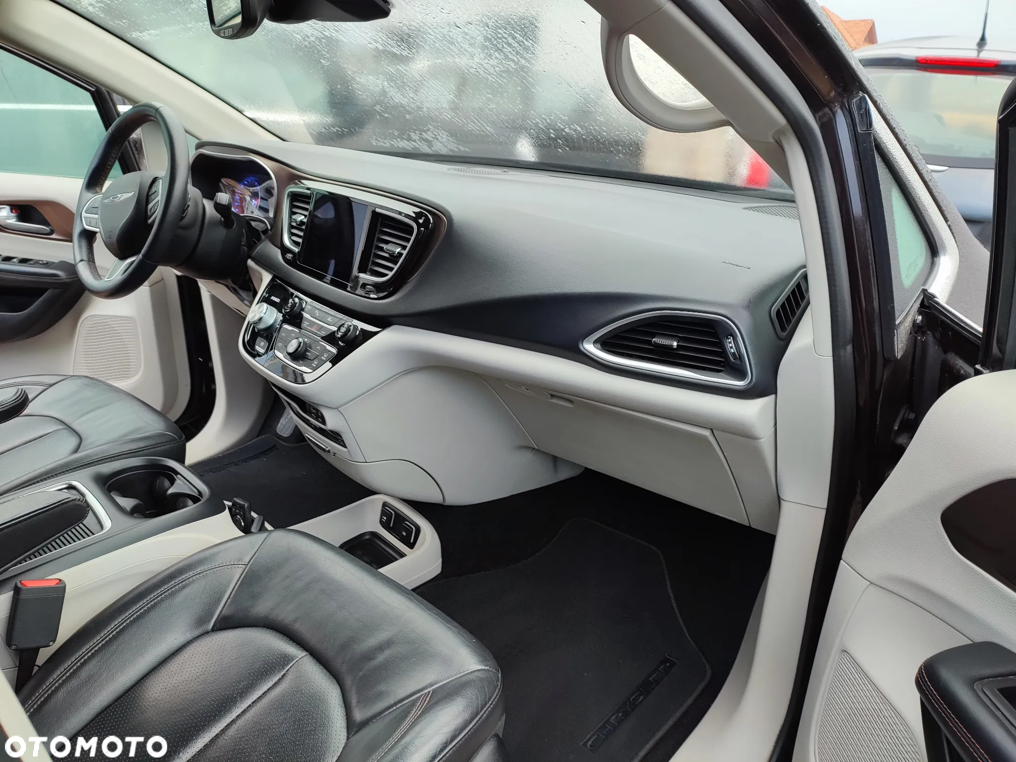 Chrysler Pacifica - 22