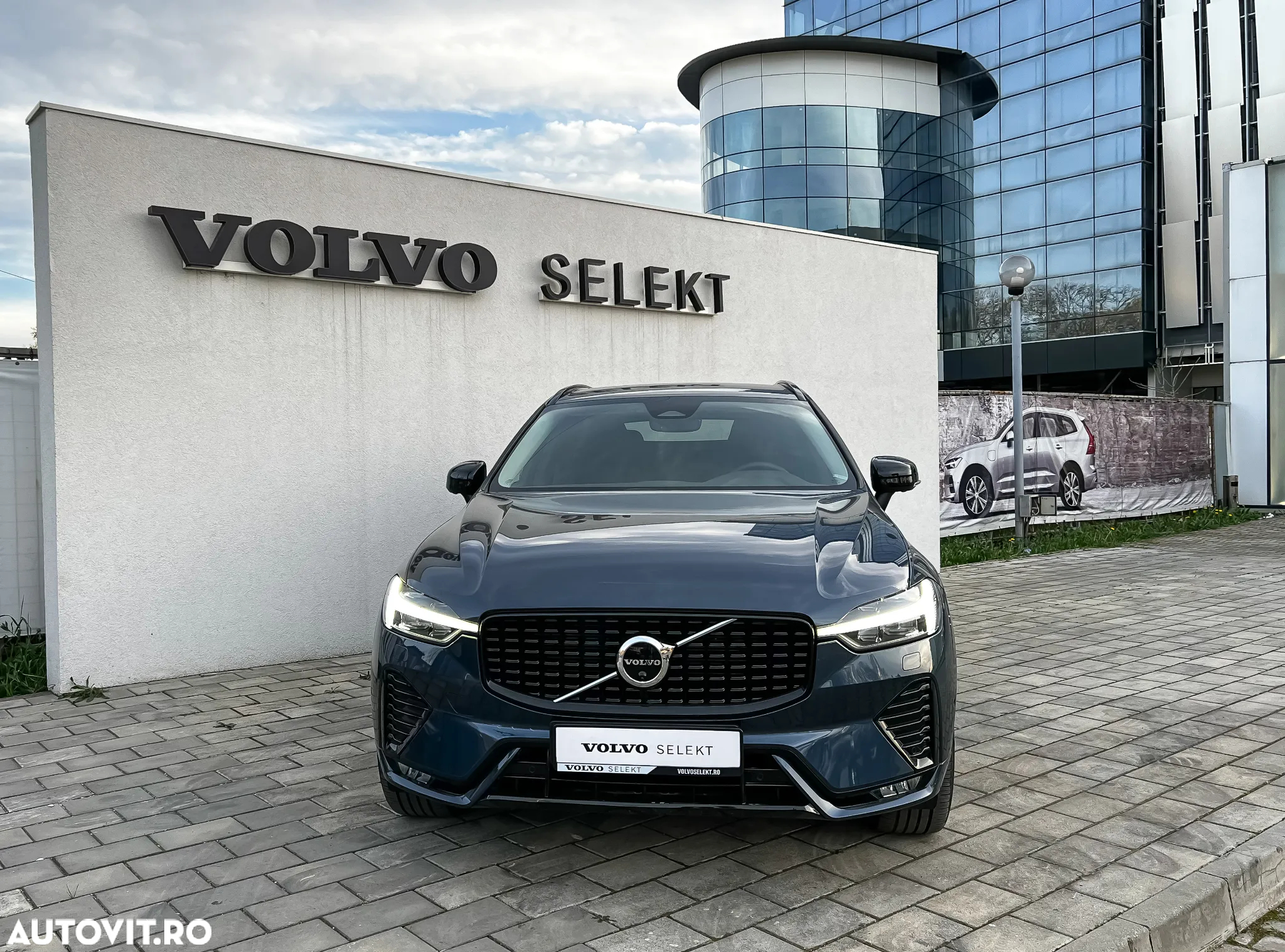 Volvo XC 60 B4 MHEV AT AWD Plus Dark - 3