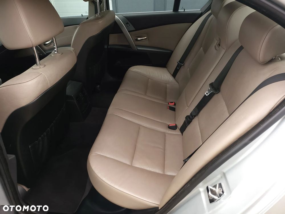 BMW Seria 5 520i - 31