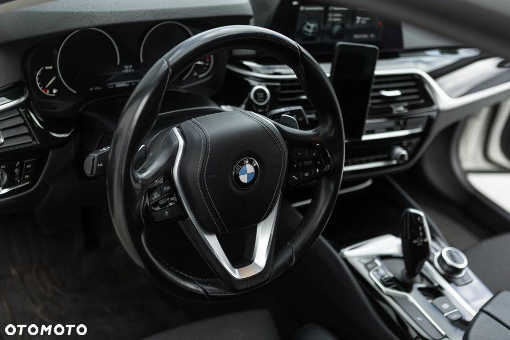 BMW Seria 5 518d Sport Line sport - 31