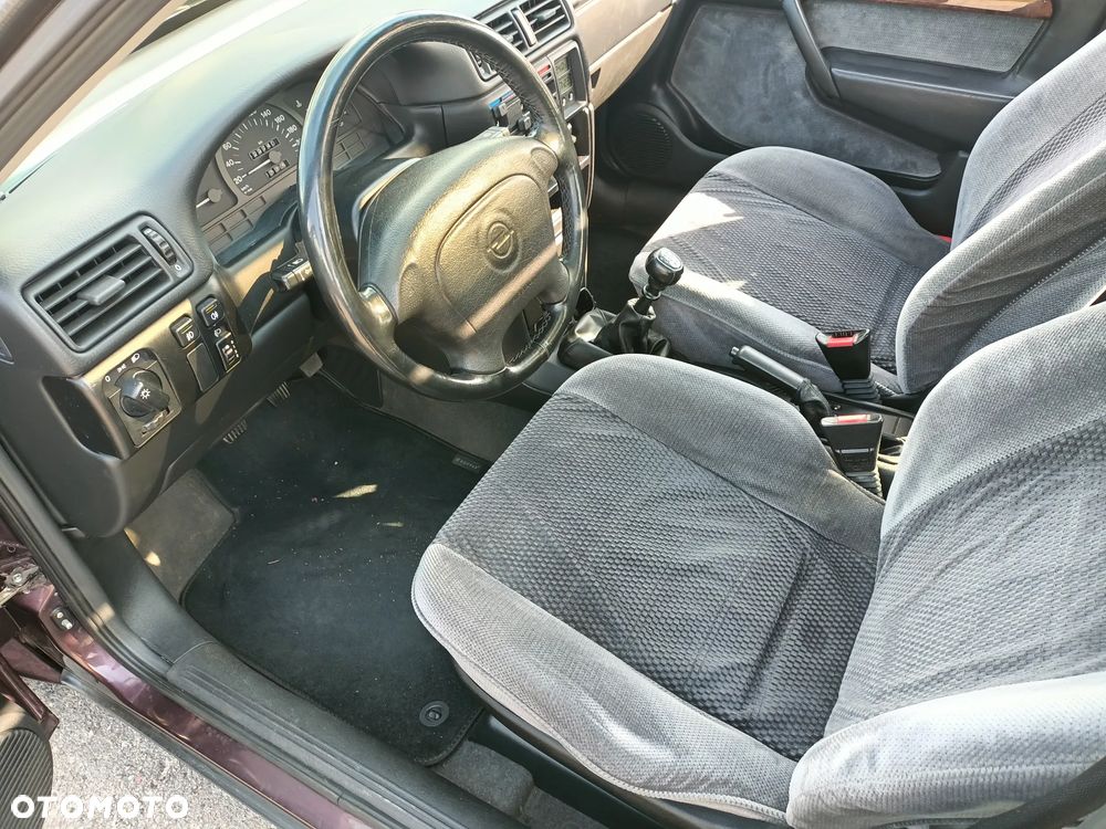 Opel Vectra 2.0 CDX - 21