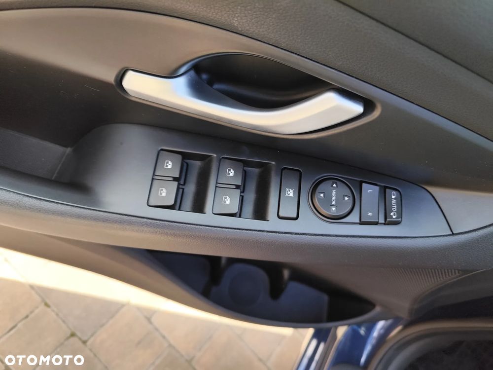 Hyundai i30 1.4 GO - 11
