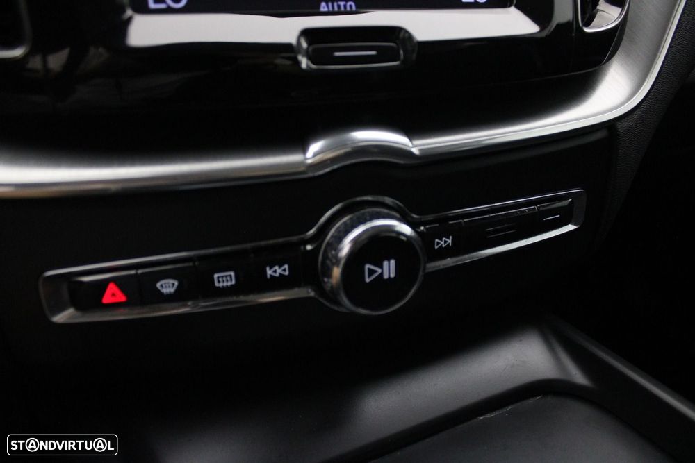 Volvo XC 60 2.0 T8 PHEV Momentum AWD — fotografia 21