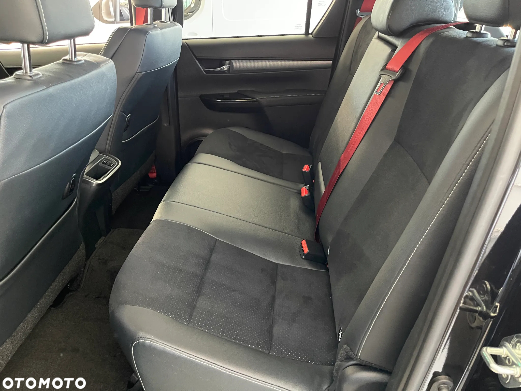 Toyota Hilux 2.8 D-4D Double Cab GR Sport II 4x4 - 19