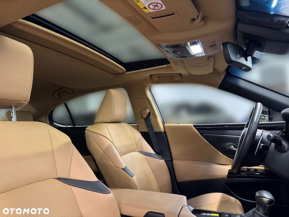Lexus ES 300h Business Edition - 27