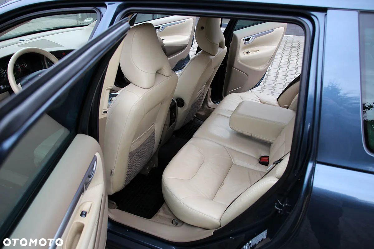Volvo XC 70 D5 AWD Momentum - 26