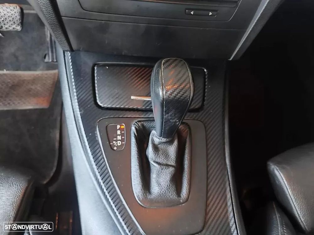 BMW 320 d Coupe Edição M Auto - 34