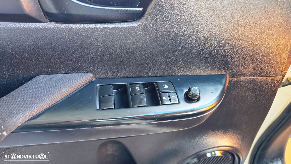 Toyota Hilux 2.4 D-4D 2WD CD Tracker - 14