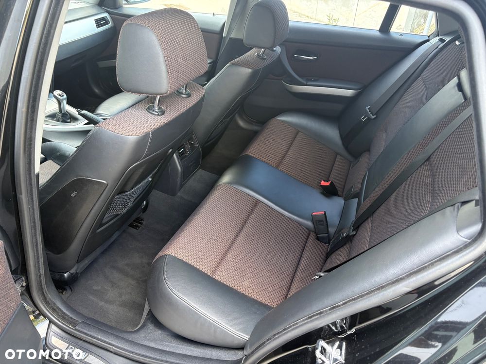 BMW Seria 3 318d DPF Edition Sport - 14
