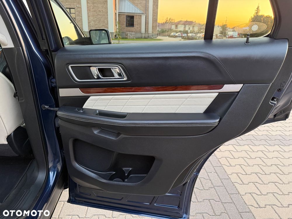 Ford Explorer - 38