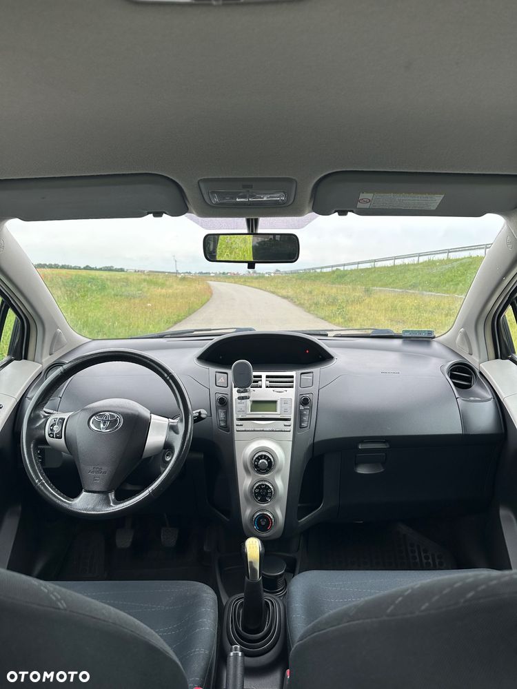 Toyota Yaris 1.3 VVT-i Sol - 9