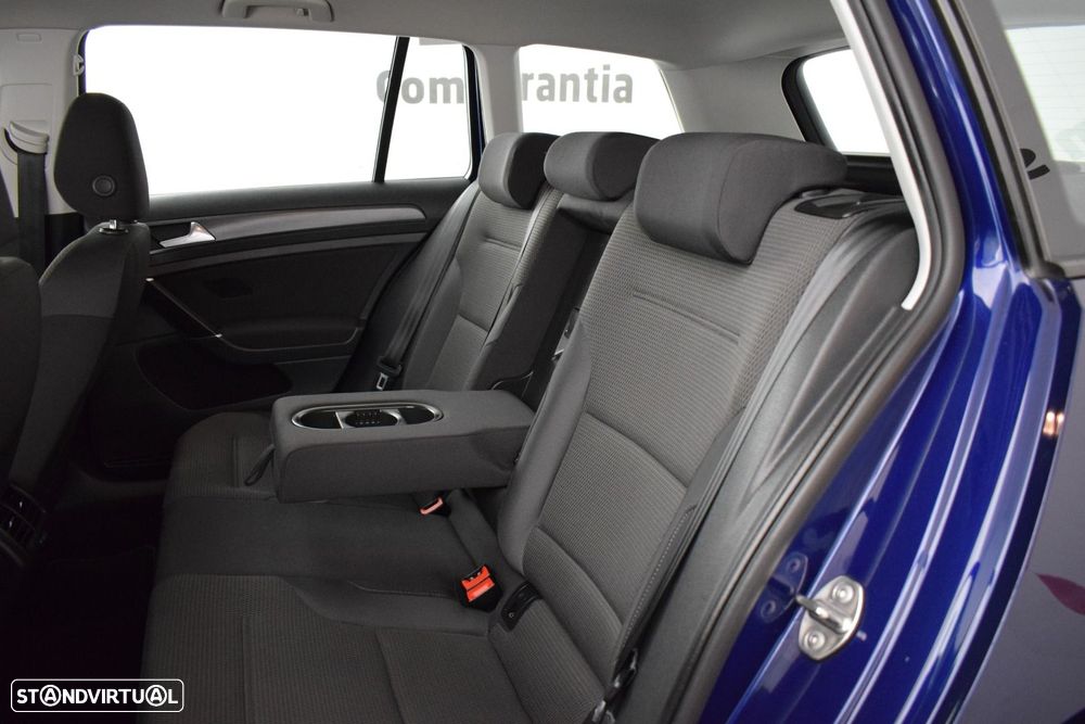 VW Golf Variant 1.6 TDi R-Line DSG - 25