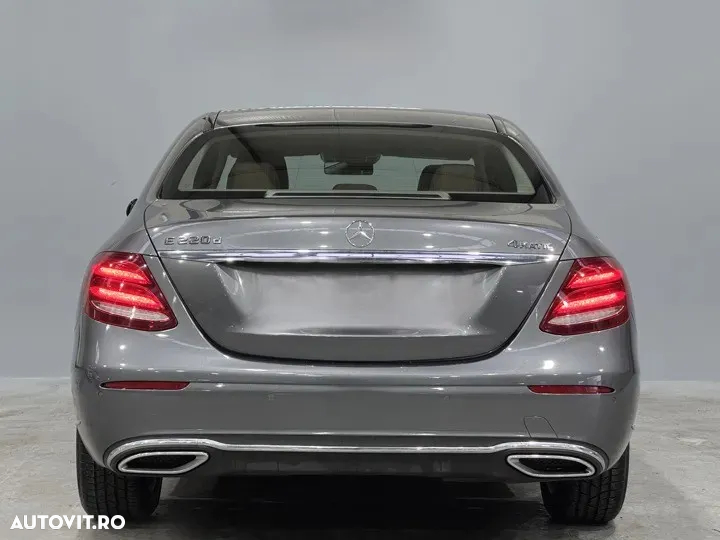 Mercedes-Benz E 220 d 4Matic 9G-TRONIC Exclusive - 5