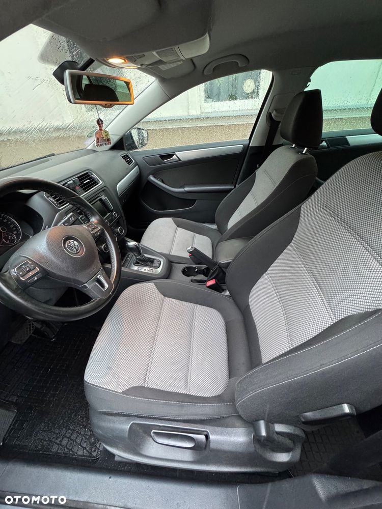 Volkswagen Jetta - 8