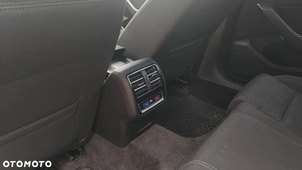 Volkswagen Passat 2.0 TDI (BlueMotion Technology) DSG Highline - 11