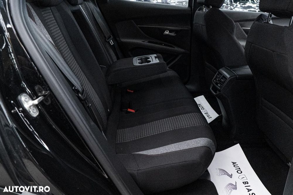 Peugeot 3008 1.2 PureTech Turbo S&S EAT8 Allure - 8