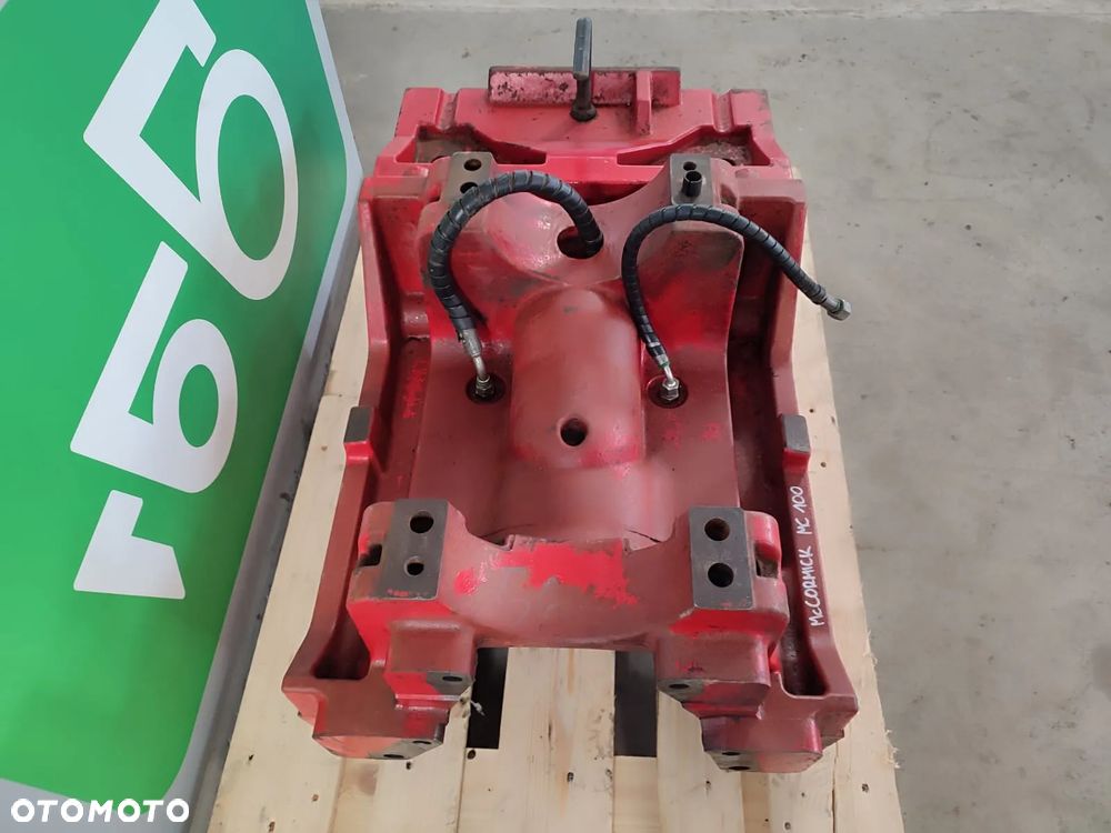 Wspornik przedniej osi 138531 McCormick MC100 - 9