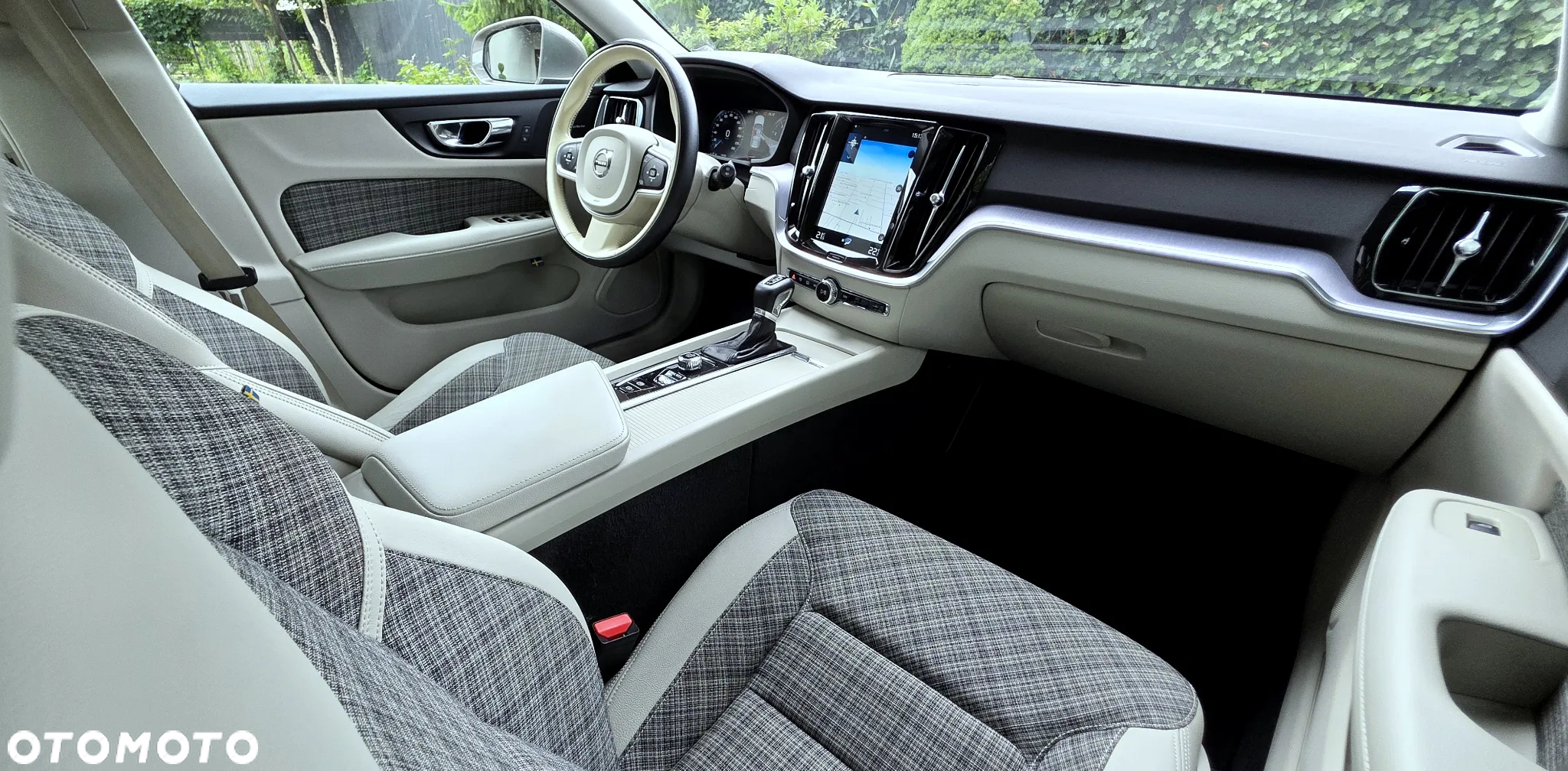 Volvo V60 T4 Momentum Pro - 32