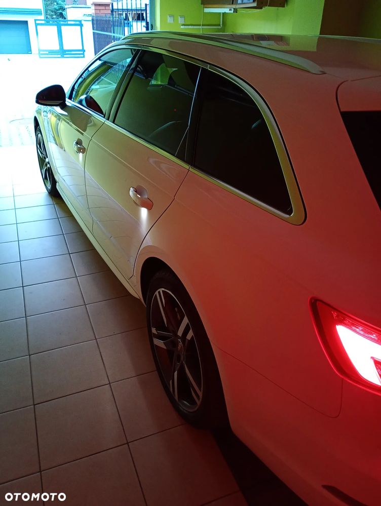 Audi A4 Avant 2.0 TDI DPF clean diesel multitronic S line Sportpaket - 28