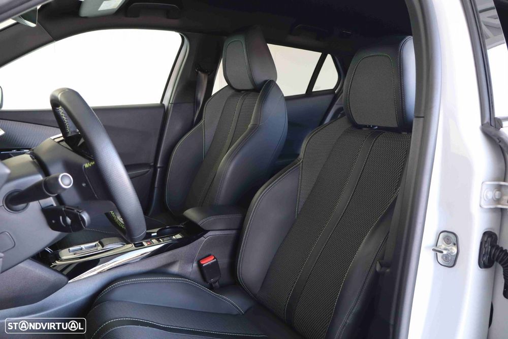 Peugeot e-2008 54 kWh GT - 12