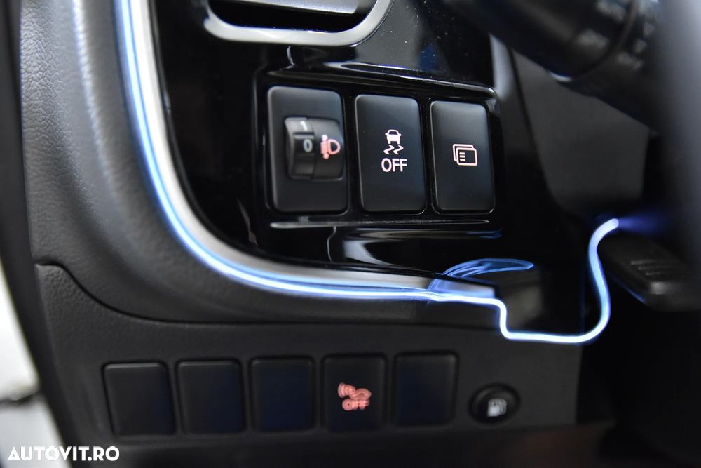 Mitsubishi Outlander - 16