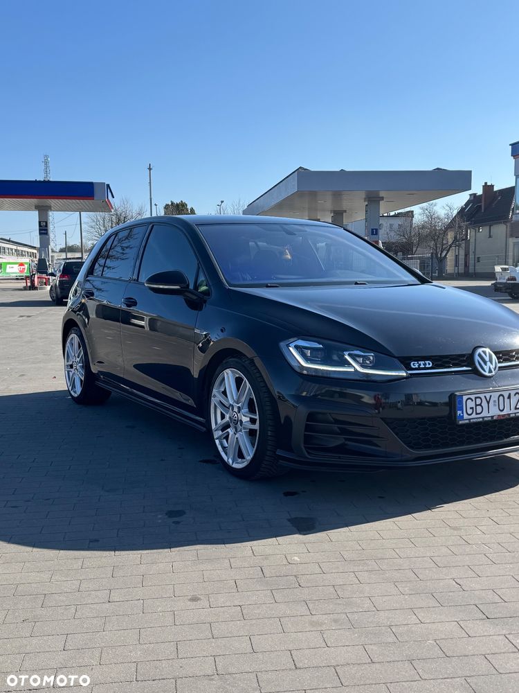 Volkswagen Golf - 1