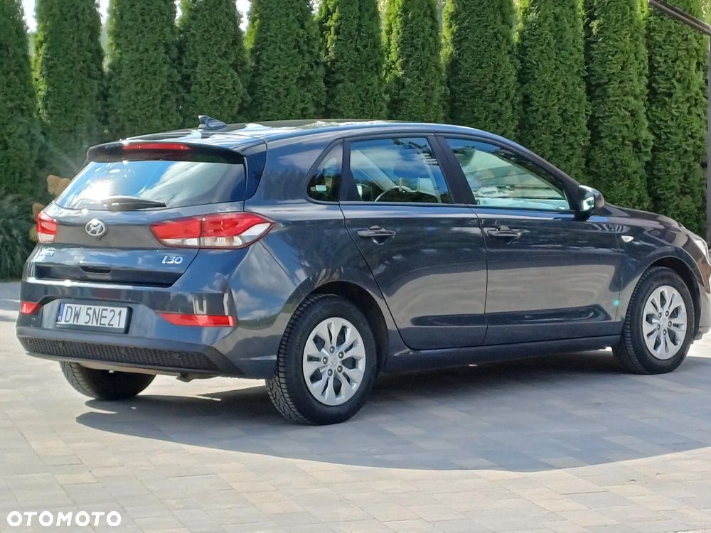 Hyundai i30 1.5 DPI Classic + - 26