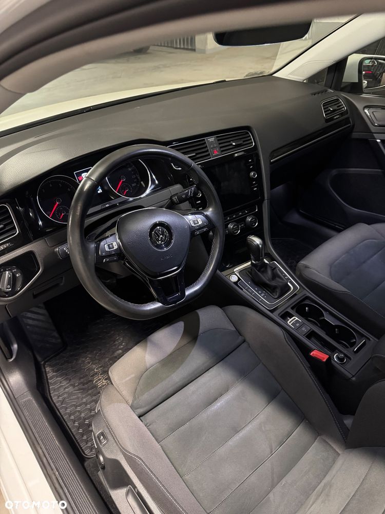 Volkswagen Golf - 6