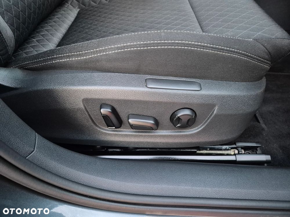 Skoda Superb 2.0 TDI Premium Edition - 38