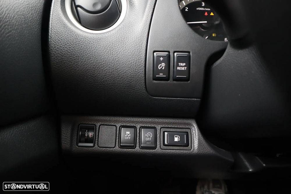 Nissan Navara 2.3 dCi CD 4WD N-Connecta Nav+Barras - 20