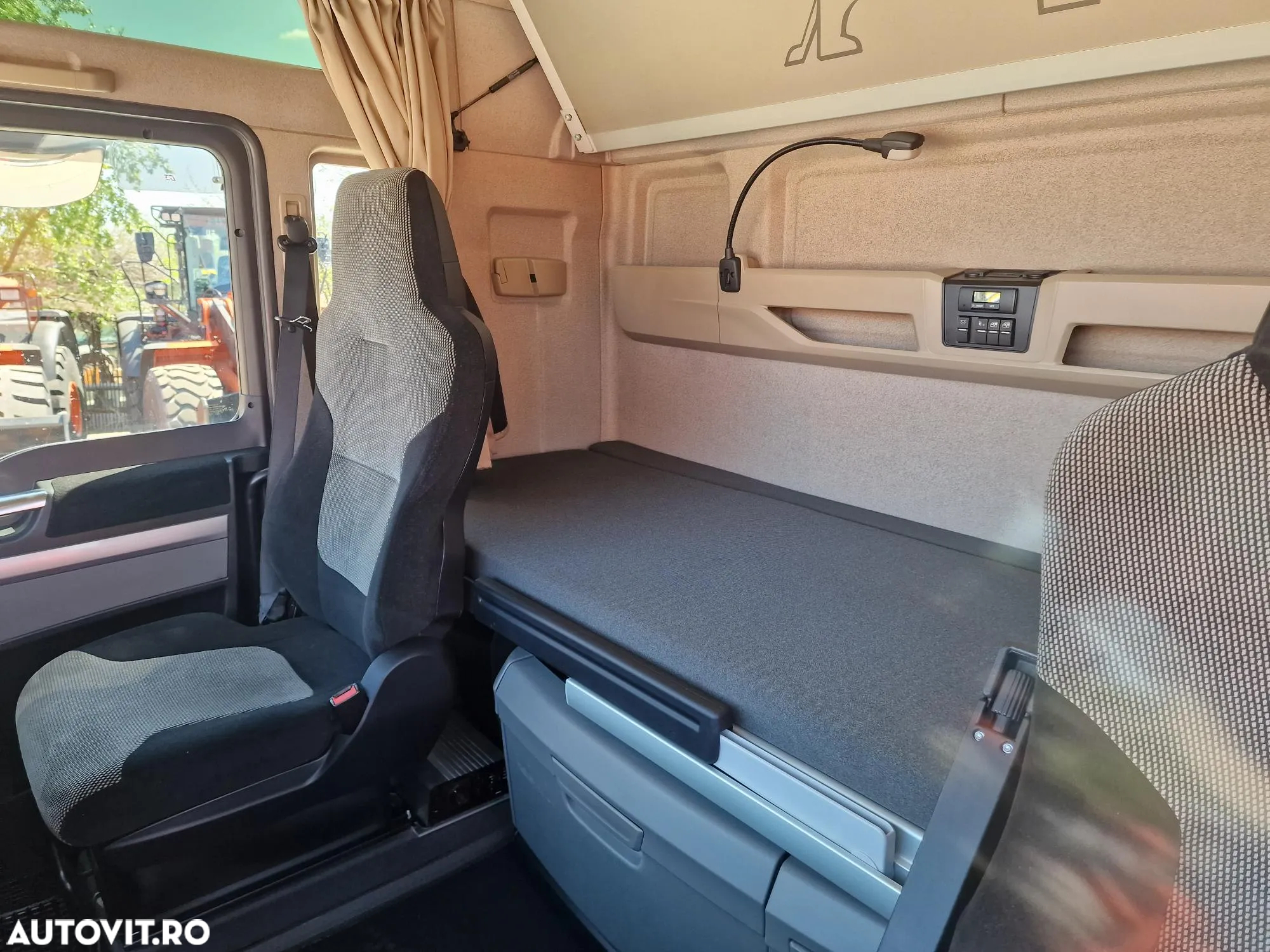MAN TGX 26.510 6x2/4, axa liftabila si VIRATOARE, 2020, 377.042Km, XXL, Automata+Intarder 6 trepte, Frigider, Aer cond stationare, Proiectoare, Anv 80% bune, rulat doar in Germania, posibilitate leasing 4 ani, goarne,l proictoare, CA NOU-47.900 EUR+Tva - 14