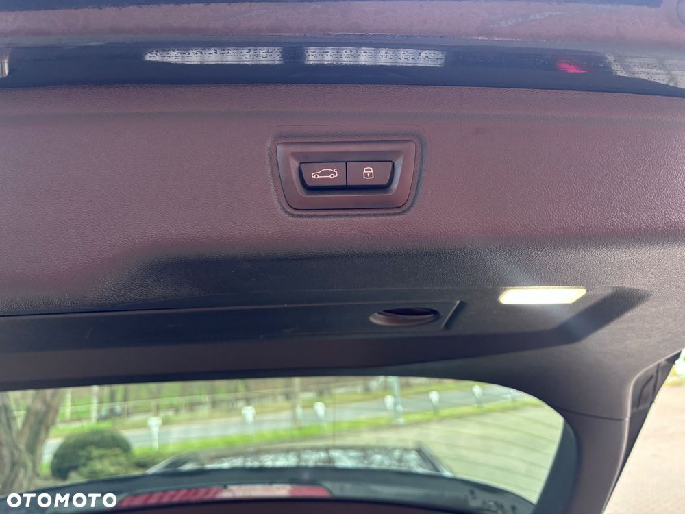 BMW Seria 3 320d xDrive M Sport Shadow sport - 35