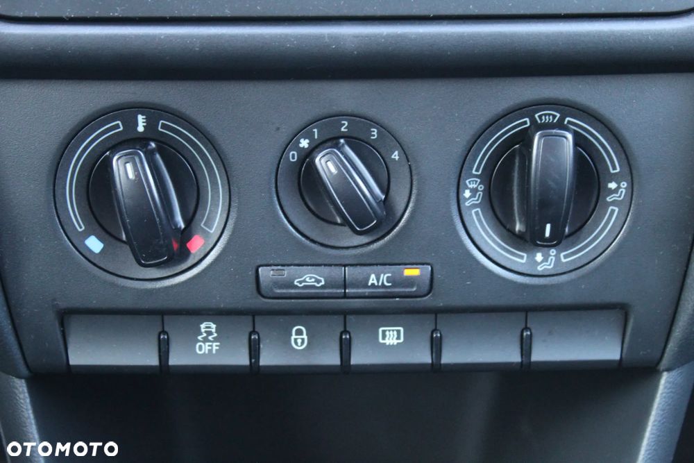 Skoda RAPID 1.6 TDI DPF Active - 18