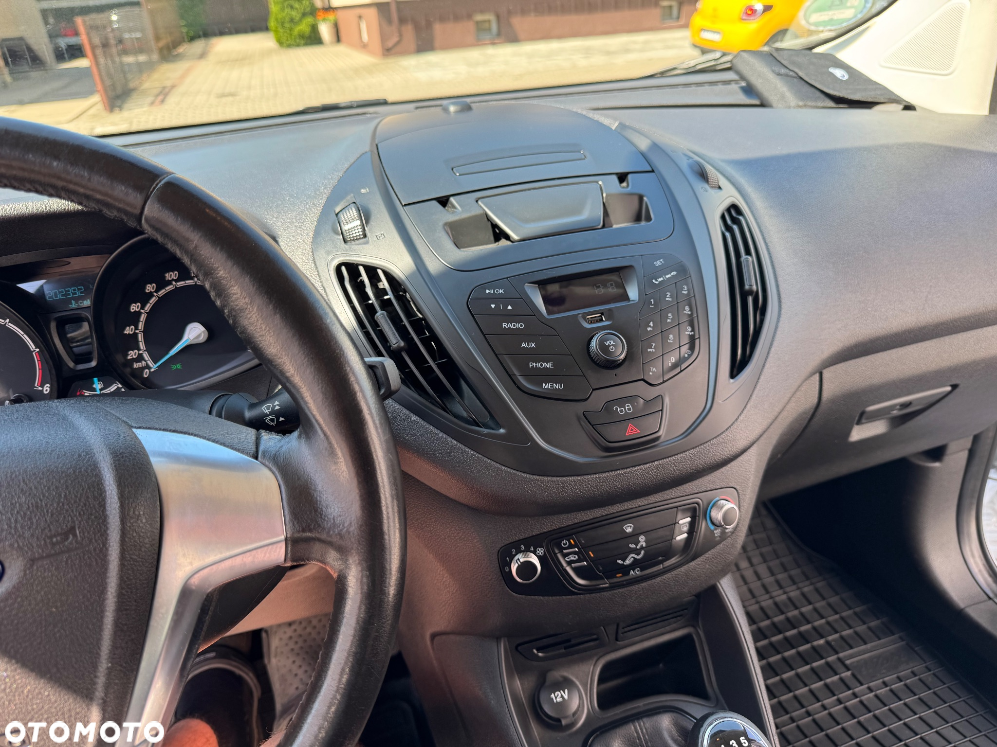 Ford Transit Courier - 8