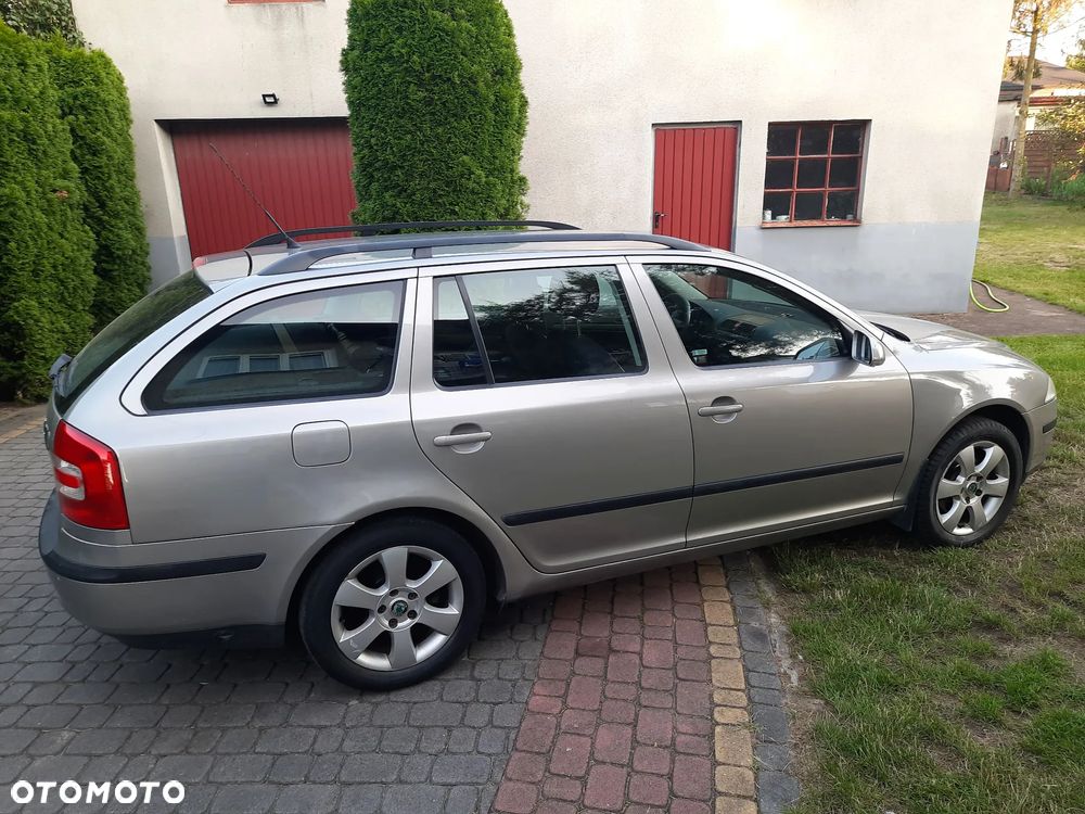 Skoda Octavia 1.6 Combi Style - 11