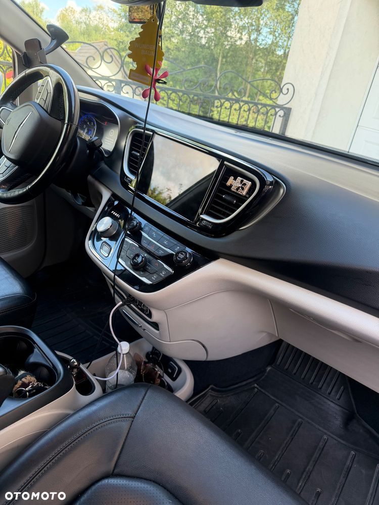 Chrysler Pacifica - 27