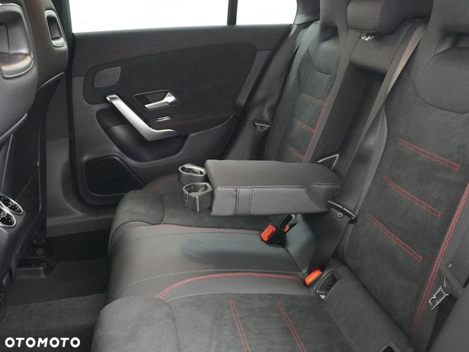 Mercedes-Benz CLA 200 mHEV AMG Line 7G-DCT - 13