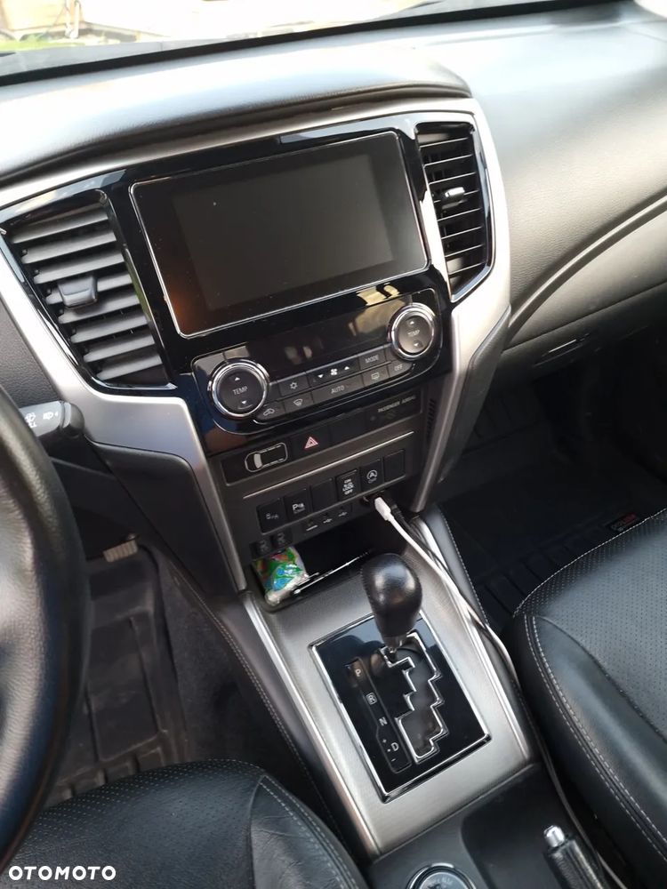 Mitsubishi L200 2.2 d DC Instyle Plus - 12