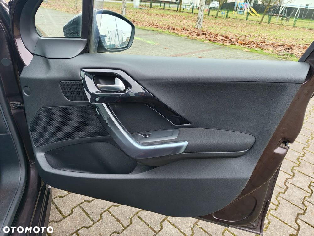 Peugeot 208 - 15