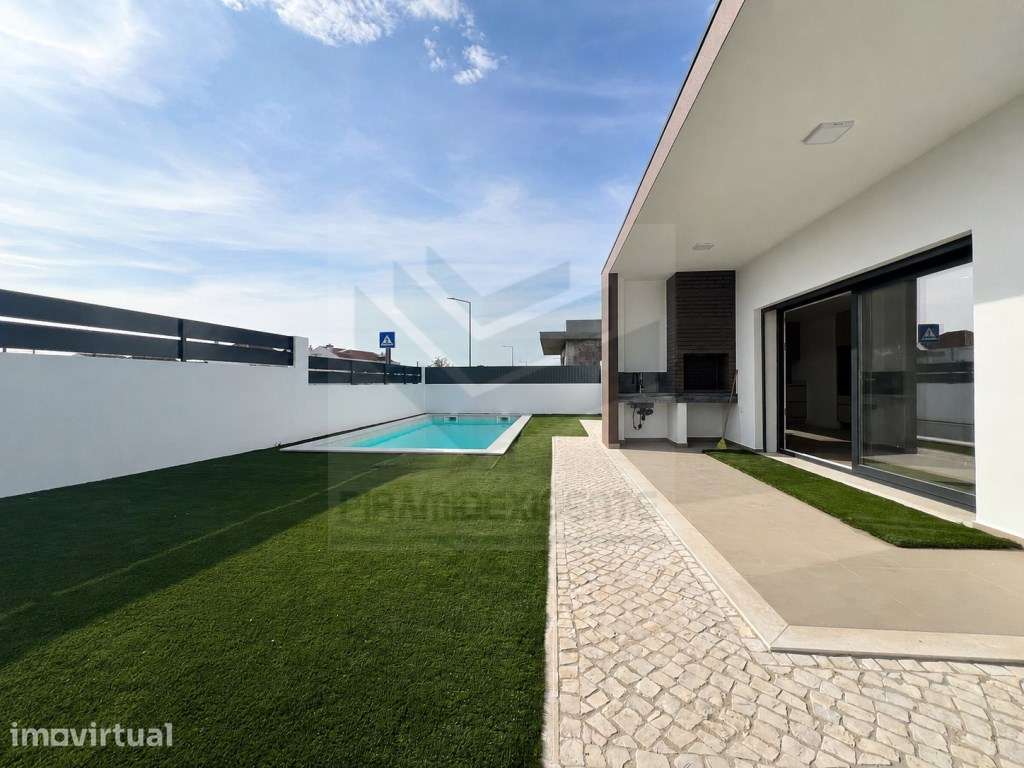 Moradia Isolada, Nova, 3 Suítes, Piscina, Garagem, AZEITÃO! - Grande imagem: 3/25