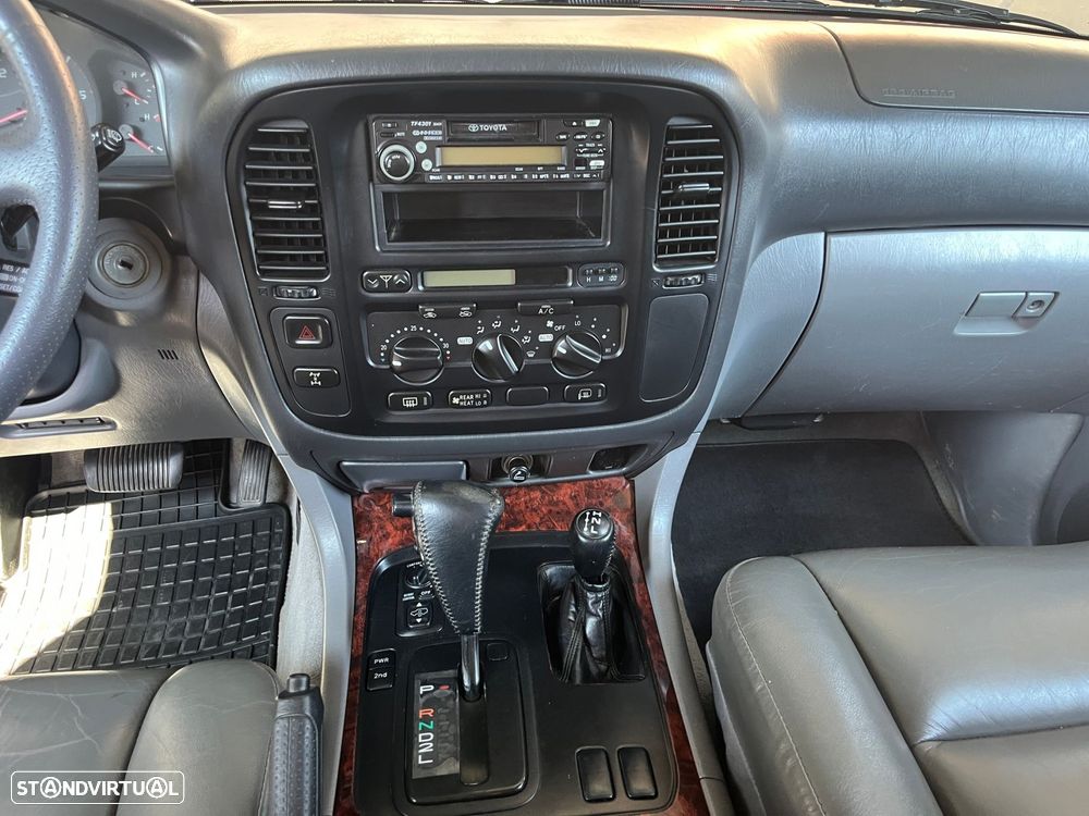 Toyota Land Cruiser - 33