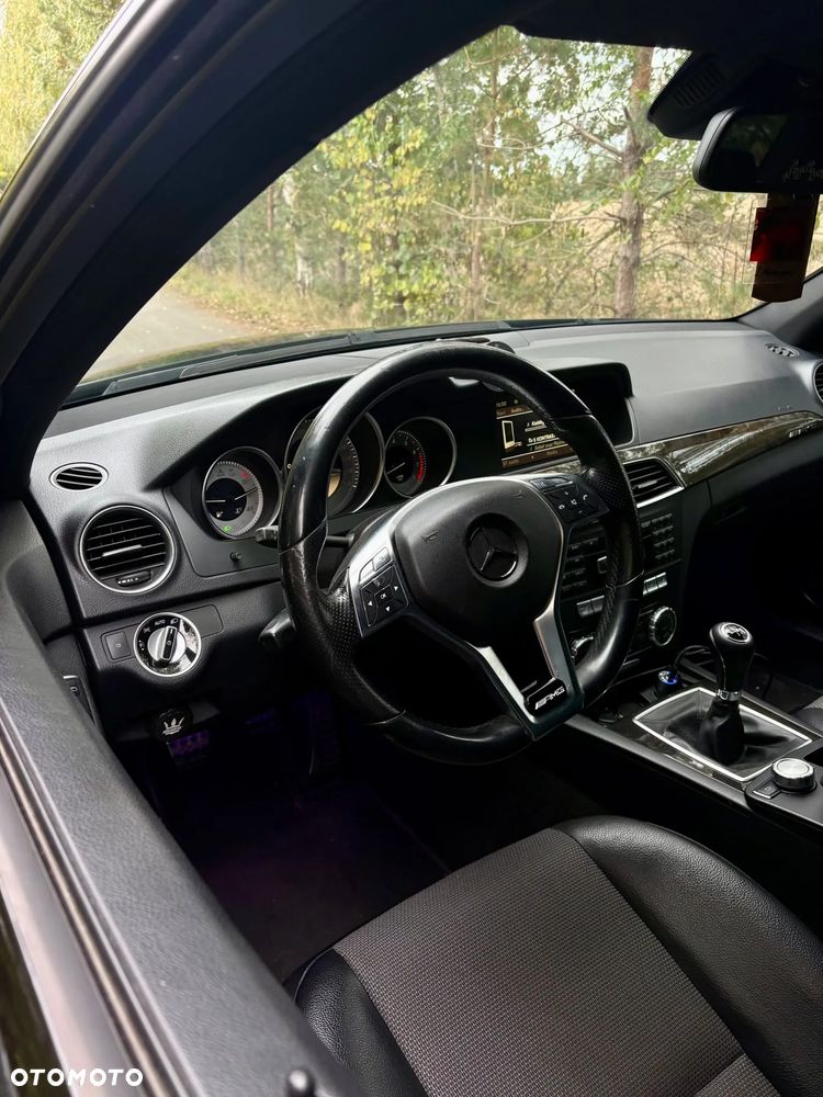 Mercedes-Benz C-Class 2012 photo 3